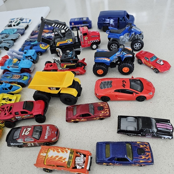 Hot Wheels Car Lot Vintage 1:64 Toy Diecast Plastic Collectible LIQUIDATION SALE - Picture 10 of 13